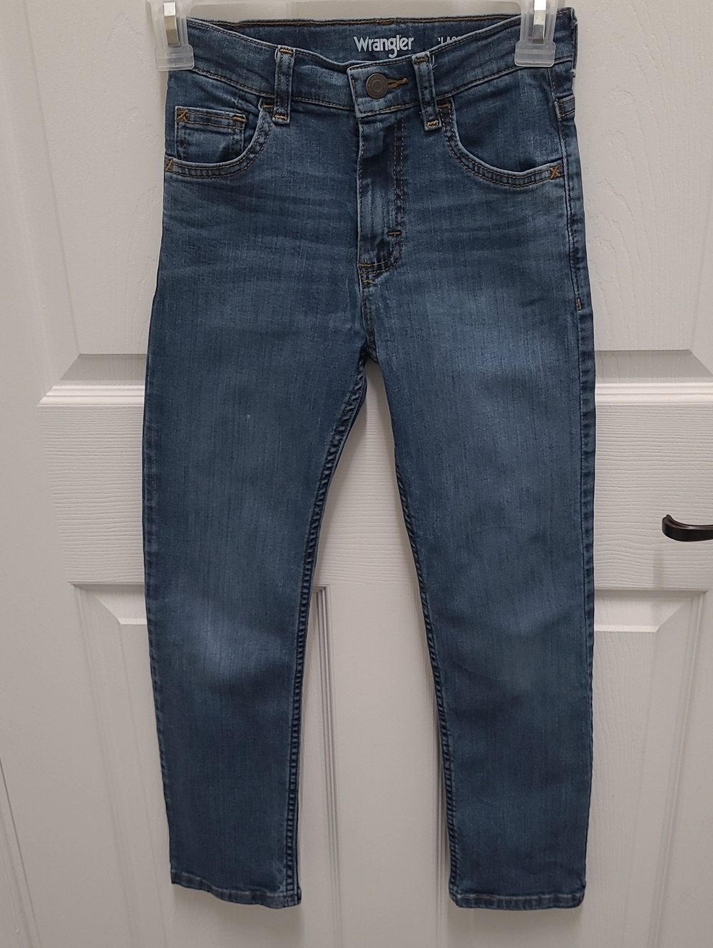 Wrangler Slim Straight Jeans in Medium Blue Wash